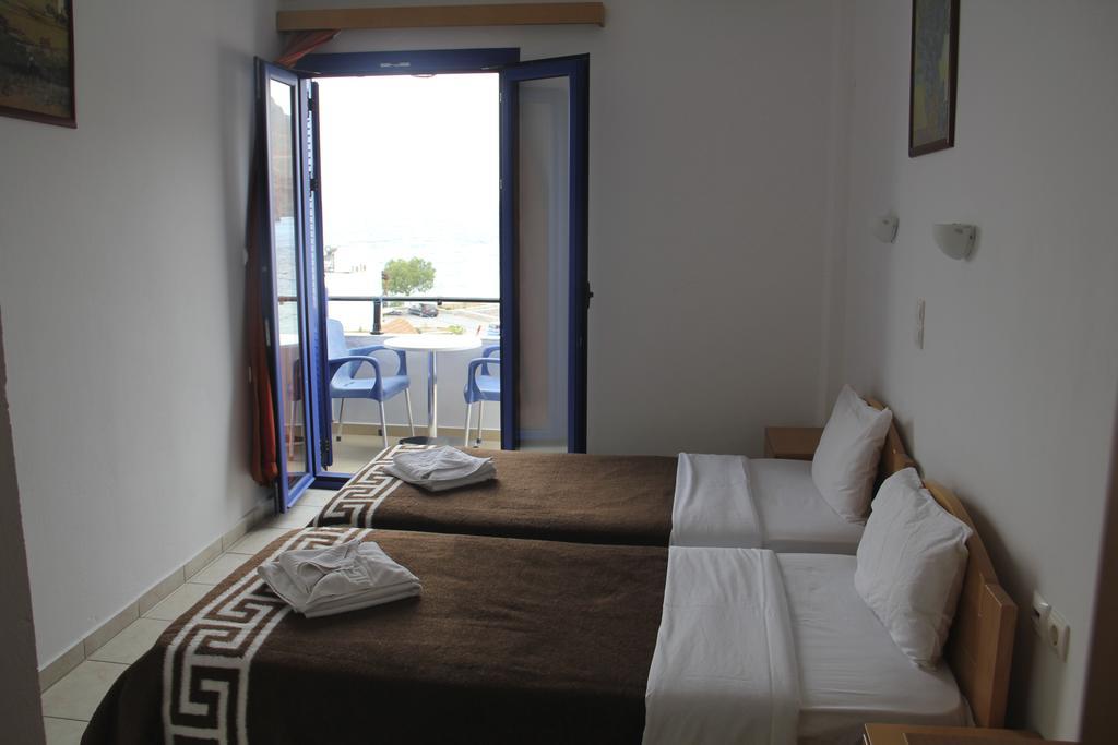 Hotel Stavris Khóra Sfakíon エクステリア 写真